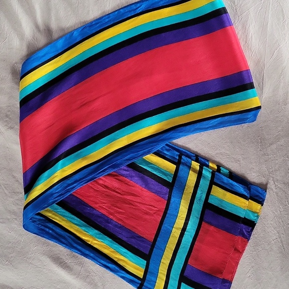 Floral and Patterned Scarves Set Five Pieces. - Picture 6 of 11